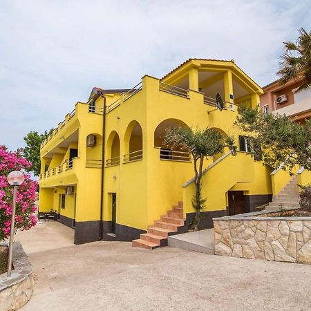 Sunce Apartment Vrbnik Bagian luar foto